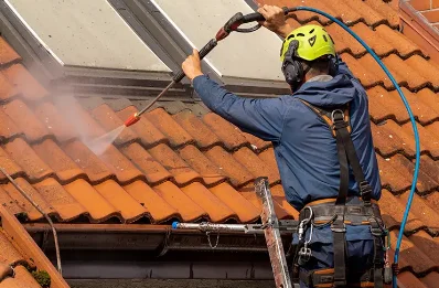Démoussage et hydrofuge de toiture à Montclus