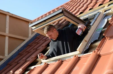 Pose de fenêtres de toit Velux à Montclus